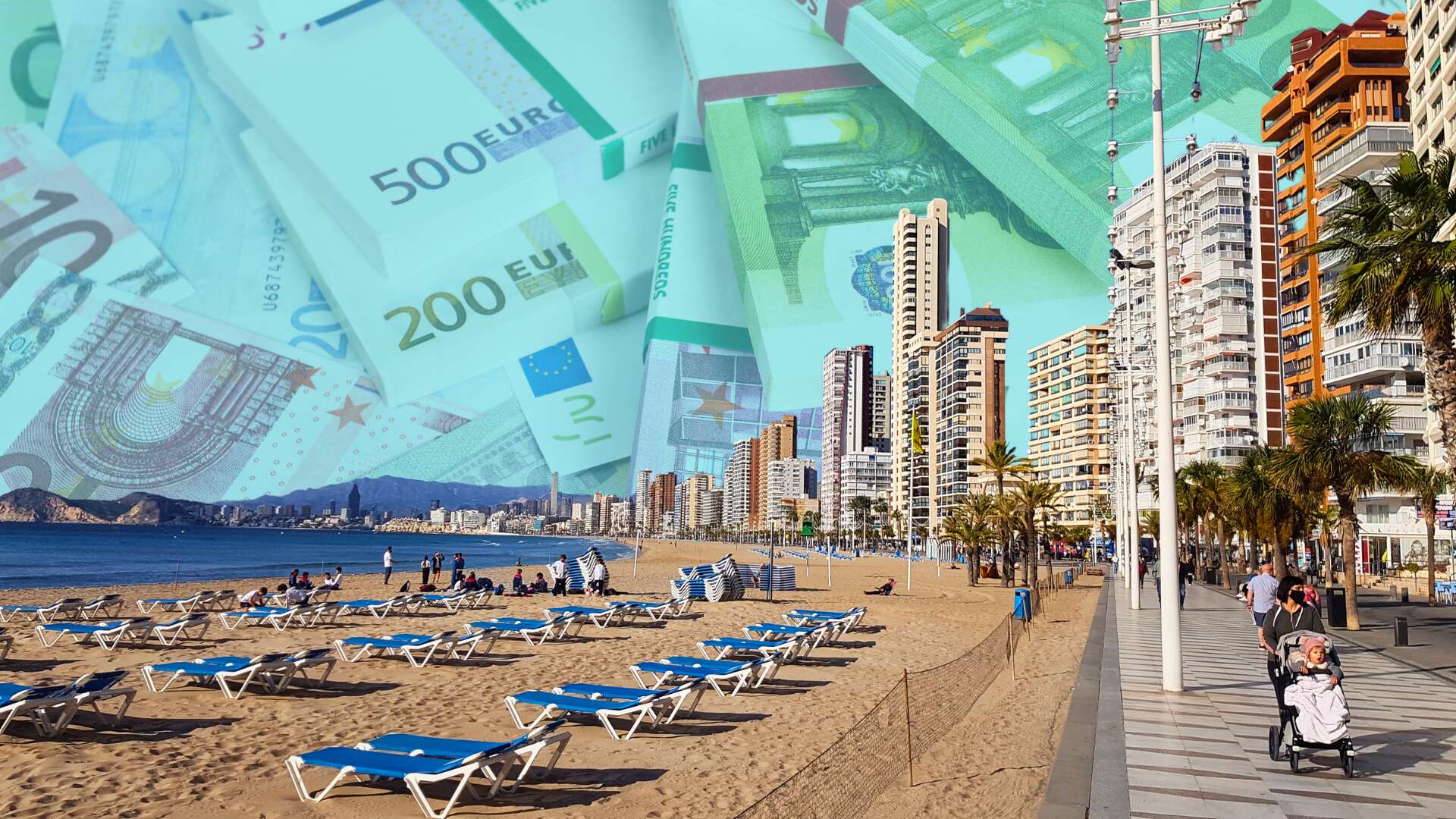 La playa de Benidorm con dinero de fondo.
