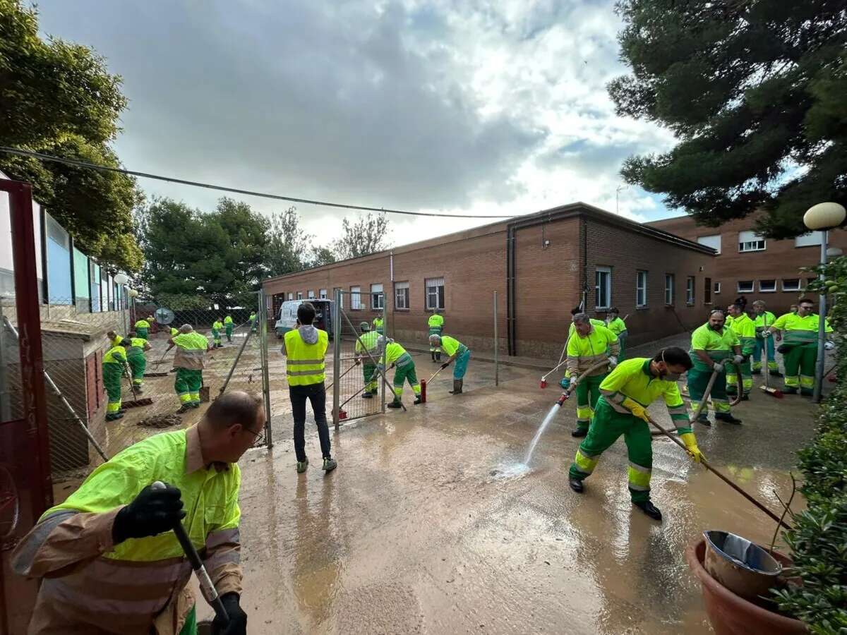 Trabajadores de limpieza en la DANA de Valencia