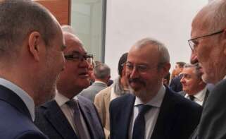 Ricard Cabedo, representante de Mercadona, José Juan Fornés, director general de Masymas, Javier Quiles, director de relaciones institucionales de Consum, y Juan Roig, presidente de Mercadona. (Imagen de archivo)