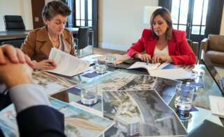 La alcaldesa de Valencia, María José Catalá, y la presidenta de la APV, Mar Chao, en la primera reunión del Organismo Interadministrativo de Cooperación.