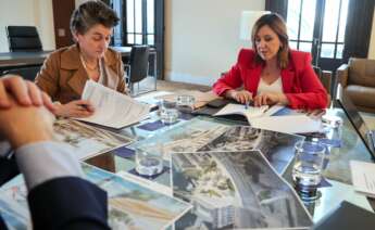 La alcaldesa de Valencia, María José Catalá, y la presidenta de la APV, Mar Chao, en la primera reunión del Organismo Interadministrativo de Cooperación.