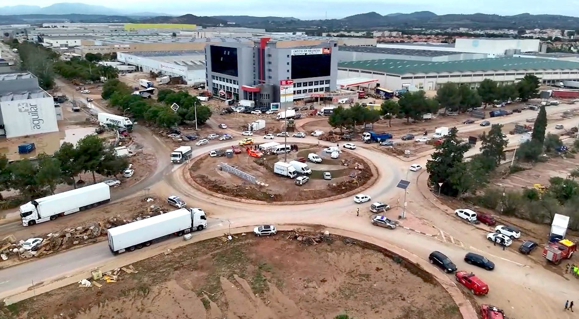 Rotonda del polígono de Ribarroja afectado por la DANA y Fepeval