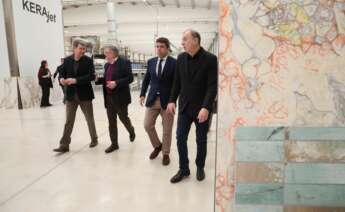 El presidente Mazón en una fábrica de cerámica