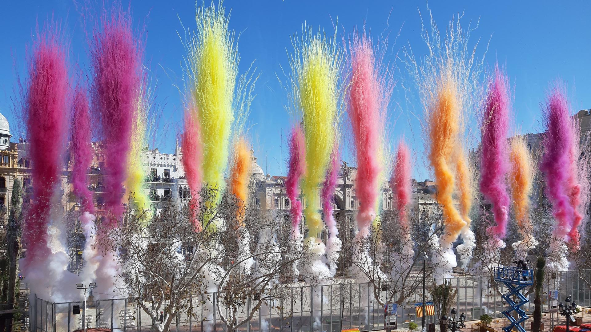 Una mascleta en las Fallas de Valencia