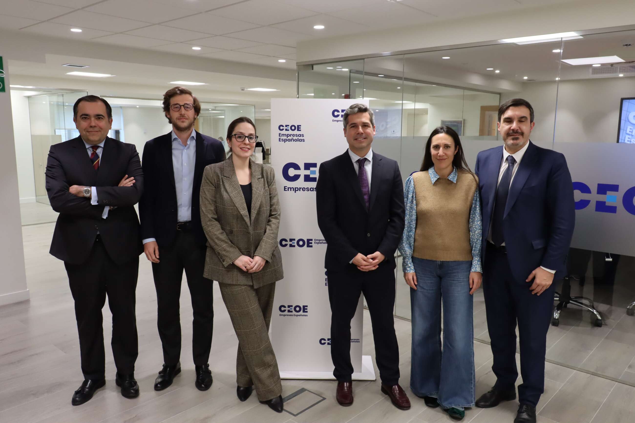 Borja Echegaray, del Departamento de Empresas y Organizaciones de CEOE; Salvador Zaera, responsable de Asuntos Públicos de Statkraft en España; Adela Varela, directora de Business Support de Statkraft en España; José Miguel Ferrer, director general de Statkraft en España y Portugal; Elisa Lledó, del Departamento de Asuntos Públicos y Relaciones con las Cortes de CEOE; y José Luis Ayllón, director de Asuntos Públicos y Relaciones con las Cortes de CEOE.