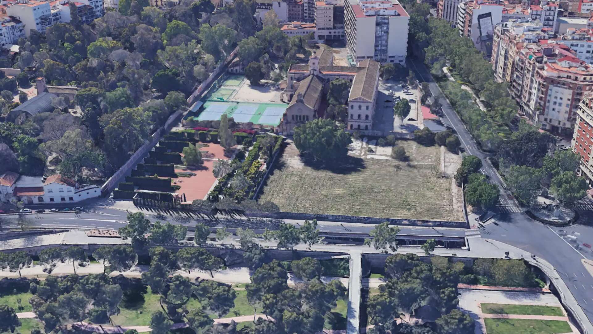 El solar del futuro Jardín Trini Simó se encuentra entre el Botánico, el Jardín del Turia, la gran vía Fernando el Católico y el antiguo colegio de los Jesuitas. Lo construirá la empresa Bertolín