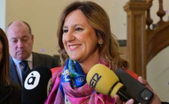 La alcaldesa de Valencia, María José Catalá, atiende a los medios antes del Consejo de Administración del Puerto de Valencia.