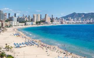 Playa de Poniente de Benidorm. Turismo. Turistas. Destino turístico.