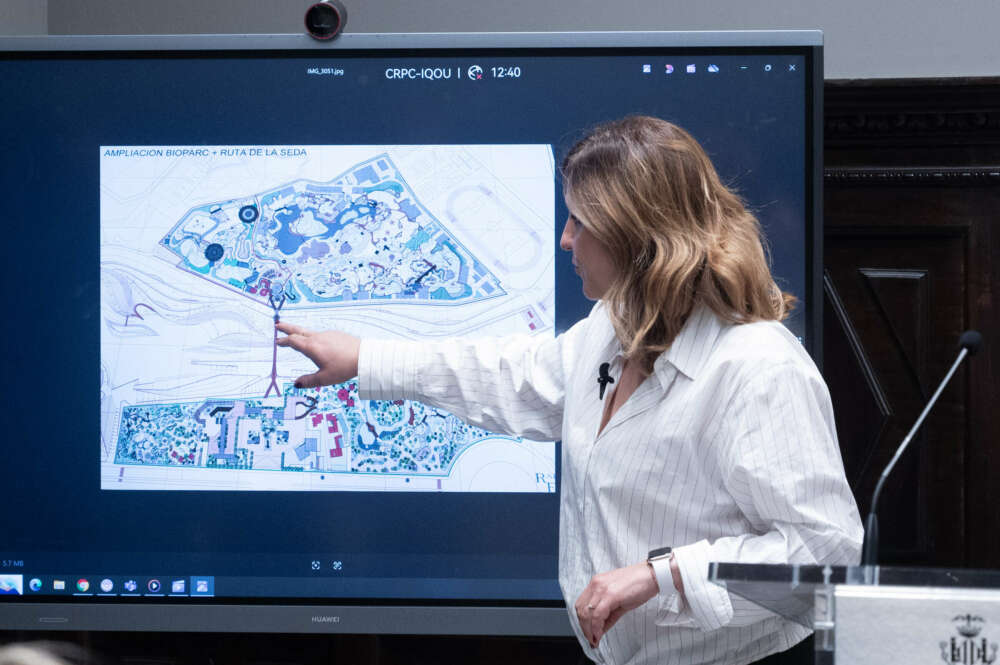 La alcaldesa de Valencia, María José Catalá, se reúne con el presidente de Rain Forest, José Maldonado, para abordar los nuevos proyectos de Bioparc.
