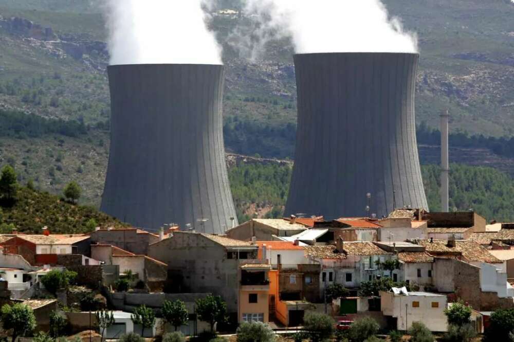 Las torres de refrigeración de la central nuclear de Cofrentes, en una imagen de archivo. EFE/Kai Försterling