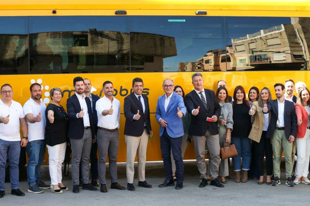 El presidente de la Generalitat, Carlos Mazón, anuncia las líneas que cubrirá el Grupo Transvia y sus novedades