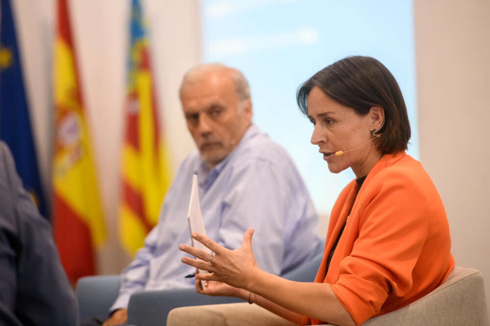 Nadine Ilgestein (PowerCo) junto a Fernando Gil (Stadler), en la jornada de Economía Digital. Foto: Kike Taberner