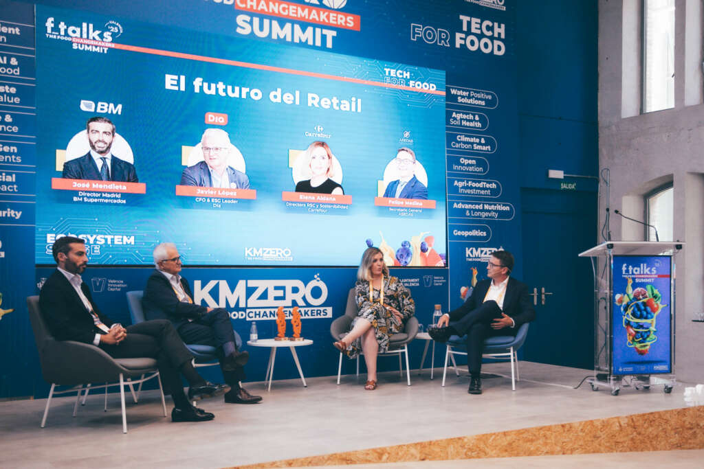 José Mendieta, director de la zona centro de Uvesco (BM Supermercados); Javier López, CFO & ESG leader de Dia; Elena Aldana, directora de RSC y Sostenibilidad de Carrefour y Felipe Medina, secretario general de Asedas
