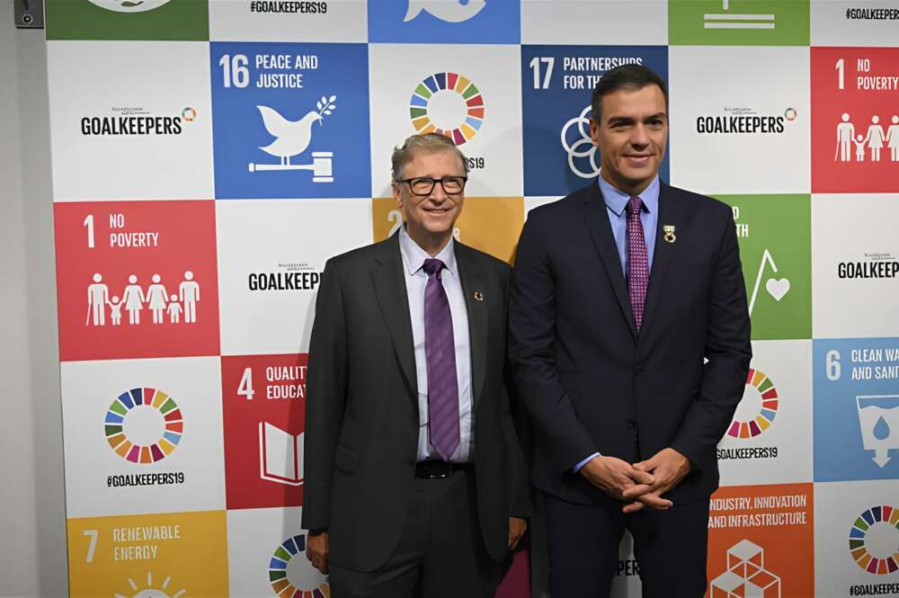 El presidente del Gobierno, Pedro Sánchez (d) y el magnate empresarial, Bill Gates (i).(Foto de archivo)