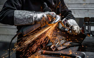 Un trabajador del sector del metal. Foto: Freepik.