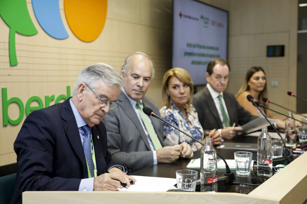 Firma del convenio de Iberdrola con Cruz Roja y Betania