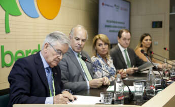 Firma del convenio de Iberdrola con Cruz Roja y Betania