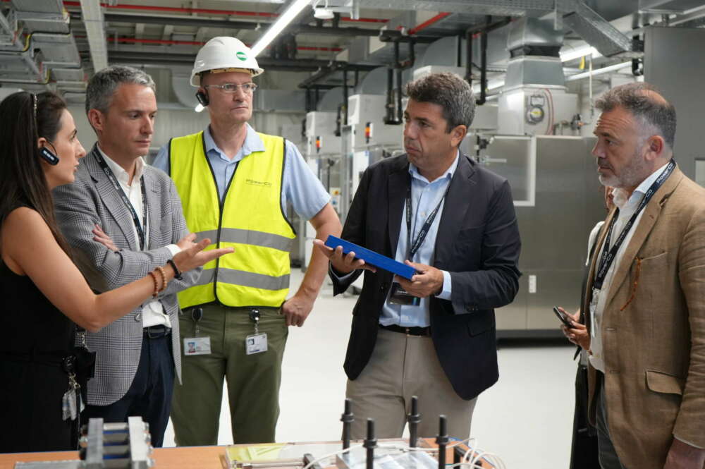 El presidente de la Generalitat, Carlos Mazón, visita junto con el equipo directivo de PowerCo la sede central de la empresa filial de Volkswagen en Salzgitter (Alemania).