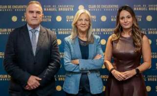Zulima Pérez, a la derecha, antes de su intervención en el Club de Encuentro junto a Francisco José Gan Pampols