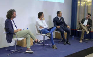 Mesa de debate sobre IA con Fernando Jiménez, CIO de Grupo Segura; Javi Rayón, Chief of product & innovation en Sesame y José Sepúlveda, vicerrector de Tecnología y Transformación Digital en la Universidad Internacional de Valencia (VIU).