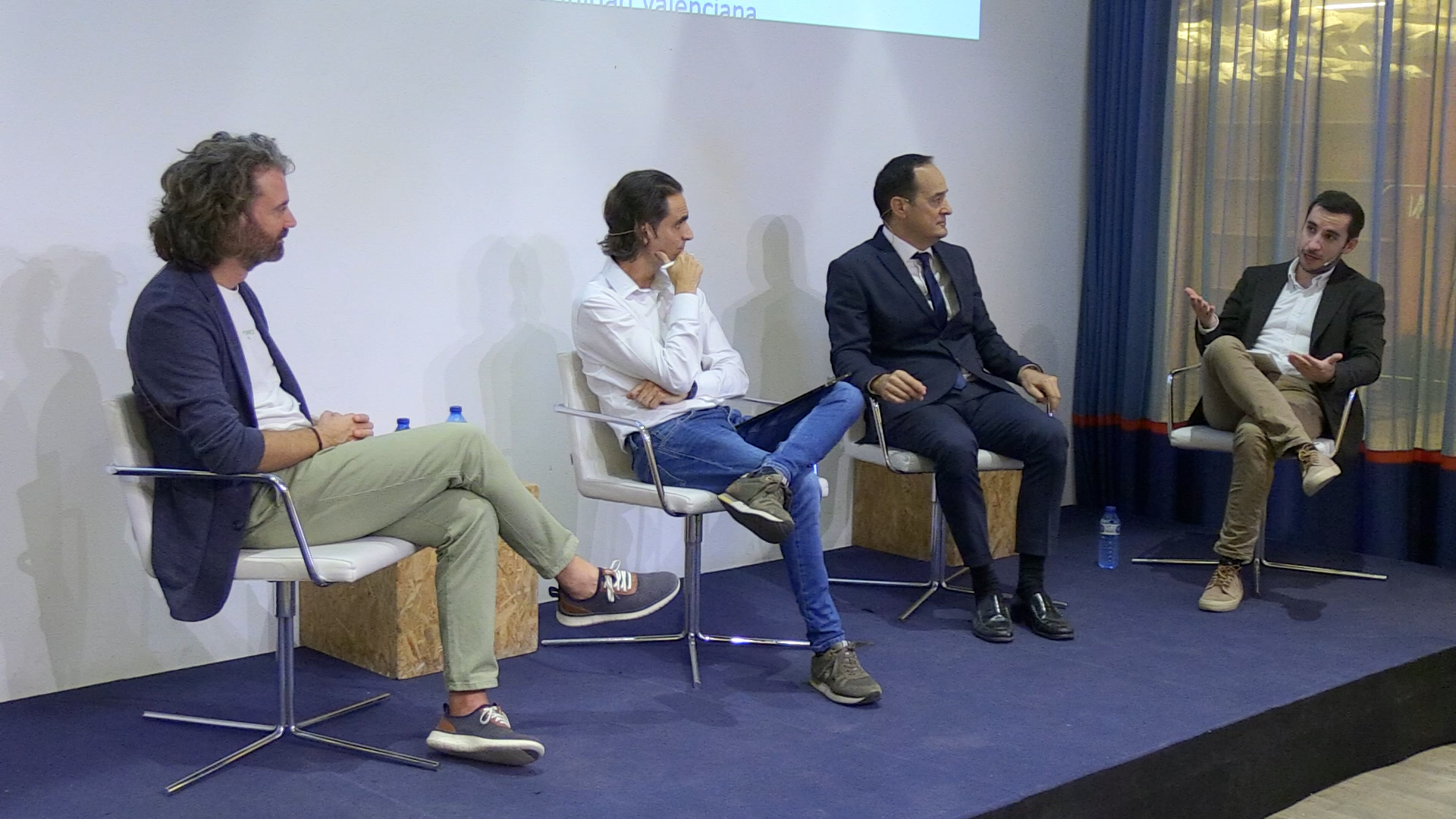 Mesa de debate sobre IA con Fernando Jiménez, CIO de Grupo Segura; Javi Rayón, Chief of product & innovation en Sesame y José Sepúlveda, vicerrector de Tecnología y Transformación Digital en la Universidad Internacional de Valencia (VIU).
