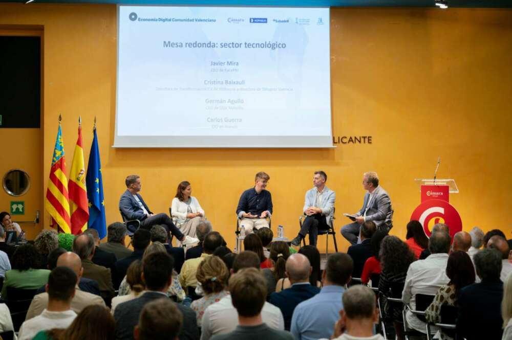Mesa del sector tecnológico en la jornada de Economía Digital en Alicante