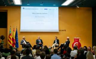 Mesa redonda sobre turismo en la jornada de Economía Digital en Alicante.