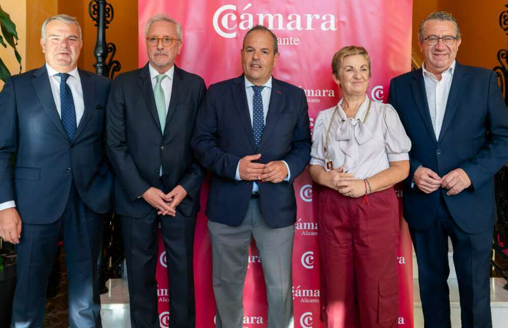 Fernando Canós (Banco Sabadell), Juan García (Economía Digital), Carlos Baño (Cámara Alicante) y Toni Pérez (Diputación Alicante)