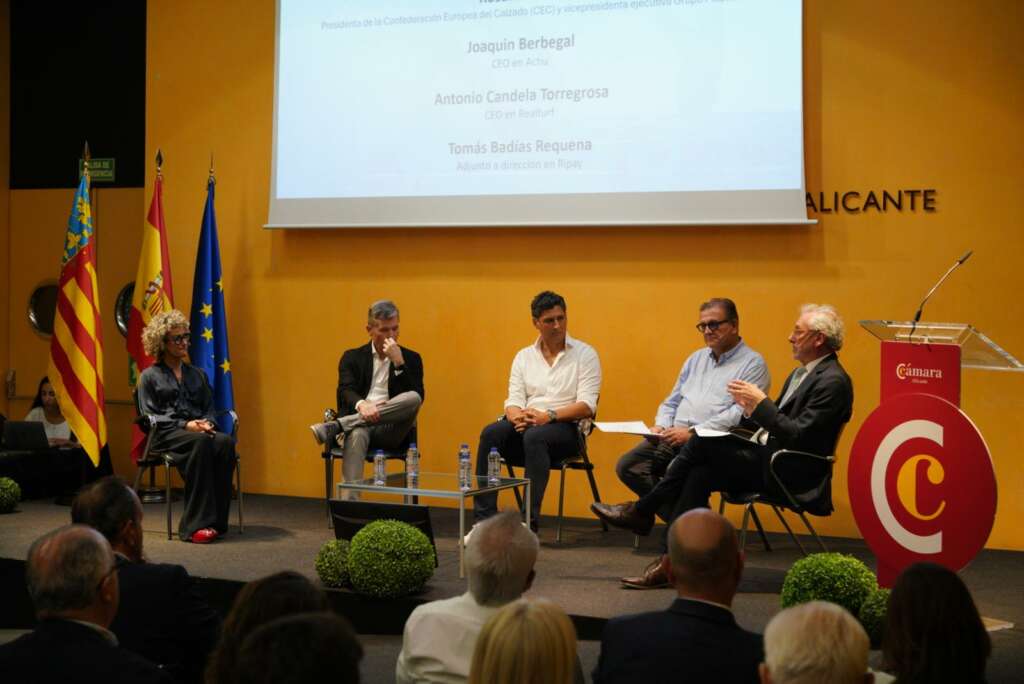 Mesa de industria en la jornada de Economía Digital en Alicante.