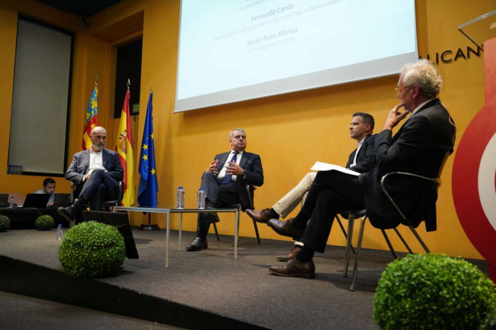 Mesa de turismo en la jornada de Economía Digital en Alicante