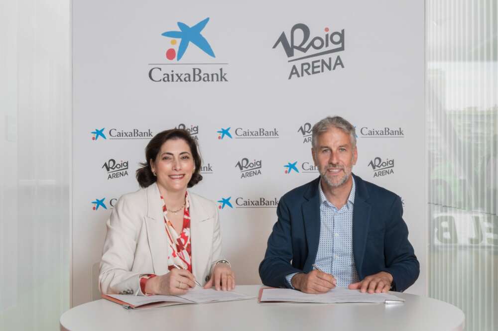 Maria Luisa Martínez (CaixaBank) y Víctor Sendra (Roig Arena)
