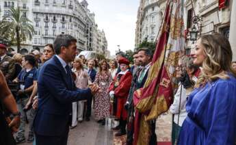 (Foto de ARCHIVO) El president de la Generalitat Valenciana, Carlos Mazón, acompaña la salida de la Real Senyera durante la procesión cívica por la festividad del 9 d’ Octubre, Día de la Comunitat Valenciana, a 9 de octubre de 2024, en Valencia. Rober Solsona / Europa Press