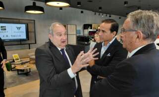 El ministro Jordi Hereu visita las instalaciones de JR Valle en Sedaví