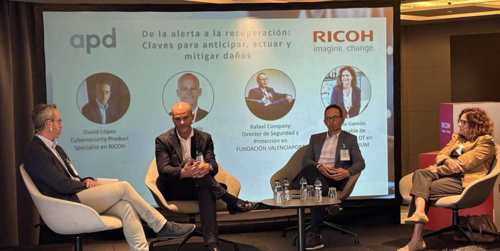 Mesa redonda 'De la alerta a la recuperación: claves para anticipar, actuar y mitigar daños', en el marco de la jornada 'Estrategias de Ciberresiliencia: Fortaleciendo la empresa en la era digital', organizada por la Asociación para el Progreso de la Dirección (APD Zona Comunidad Valenciana).