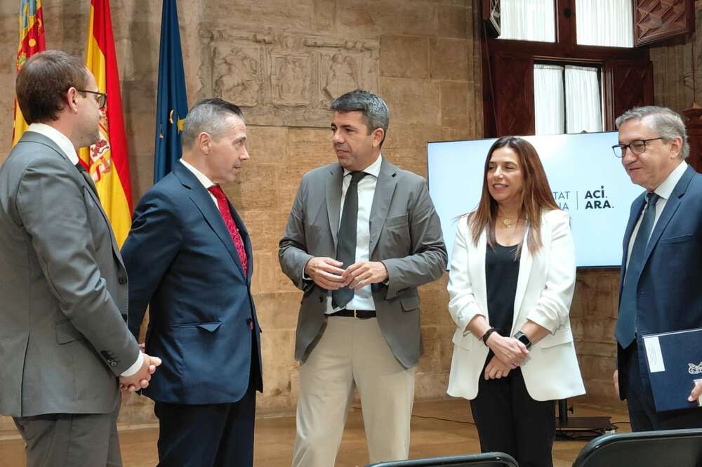 Carlos Mazón con Pepe Capilla, tras su reunión en el Palau de la Generalitat