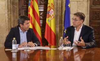 El presidente de la Genearalitat, Carlos Mazón, y el gerente de la planta de Ford Almussafes, Daniel Ruiz