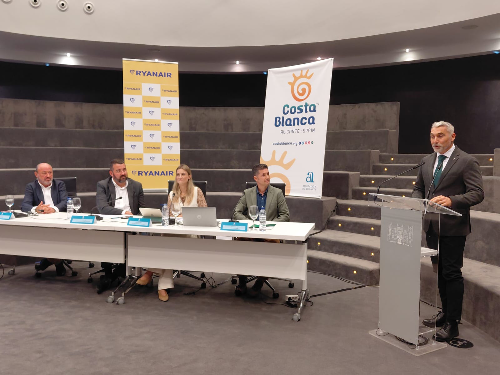 Presentación de las rutas de invierno de Ryanair en Alicante