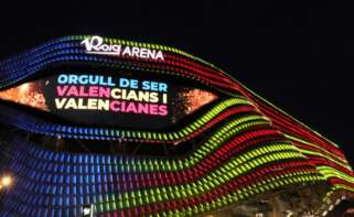 El Roig Arena, iluminado por el 9 d'Octubre
