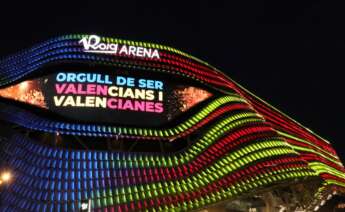 El Roig Arena, iluminado por el 9 d'Octubre