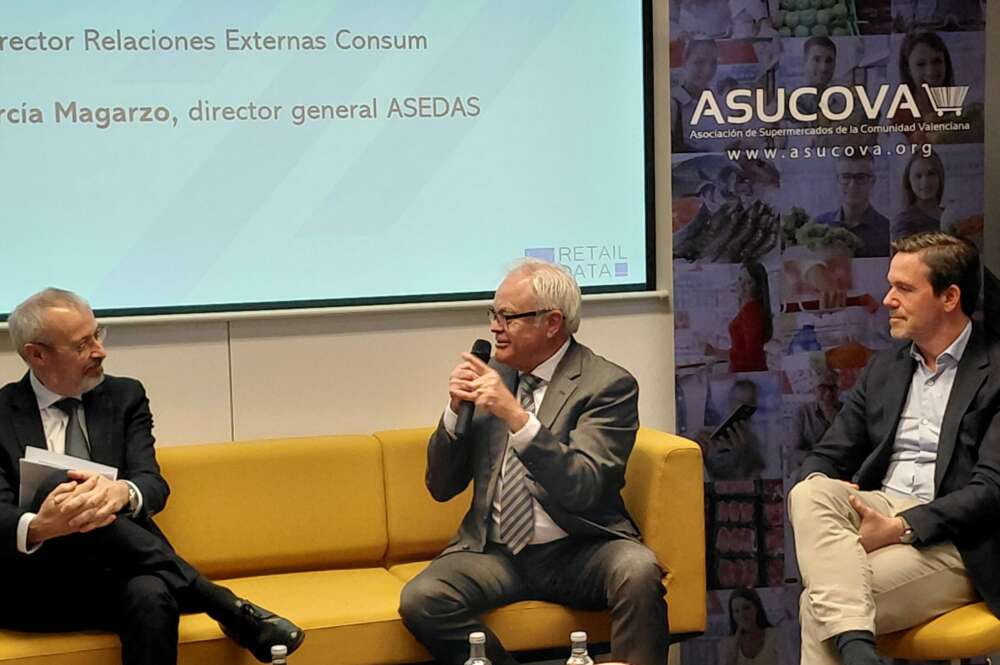 Javier Quiles (Consum), José Juan Fornés (Masymas) y Rafa Torres (Confecomerç)