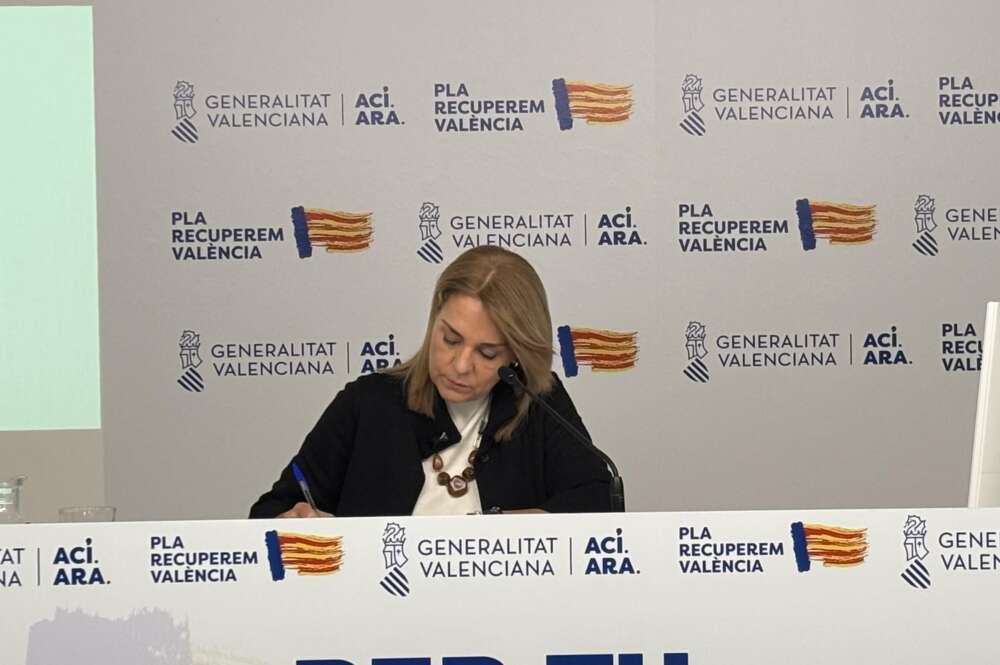Susana Camarero informa en la rueda de prensa posterior al pleno del Gobierno valenciano.