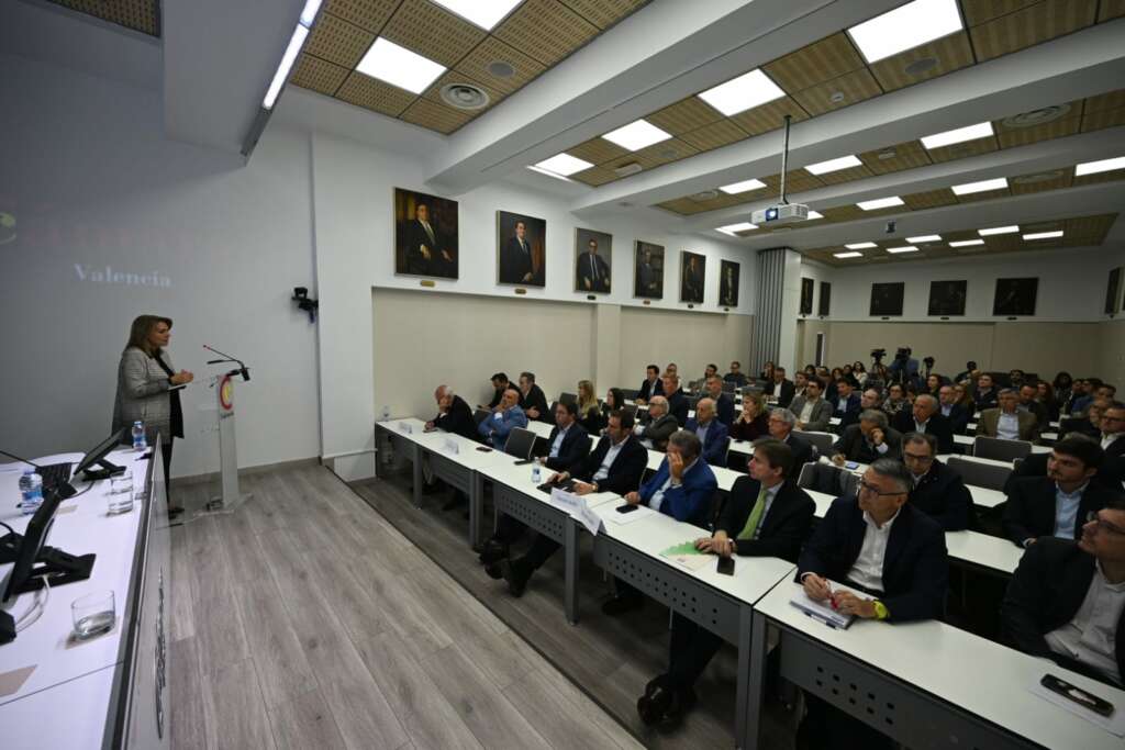 La vicepresidenta primera y consellera de Servicios Sociales, Igualdad y Vivienda, Susana Camarero, clausurala jornada Inmobilia de Economía Digital. (Foto: Kike Taberner)