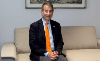 El presidente del Consejo de Administración de la Spain-U.S. Chamber of Commerce y exembajador de Estados Unidos en España (2009-2013), Alan D. Solomont, durante una entrevista con Economía Digital.