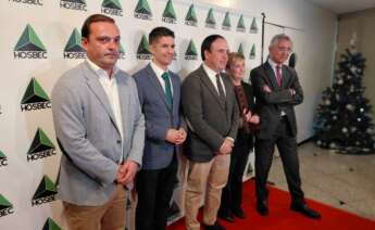 Andrés Martínez, alcalde de Peñiscola, Fede Fuster, presidente de Hosbec, Juanfran Pérez Llorca, presidente de la Generalitat, Marián Cano, consellera de Industria y Javier Gallego, vicepresidente de Hosbec