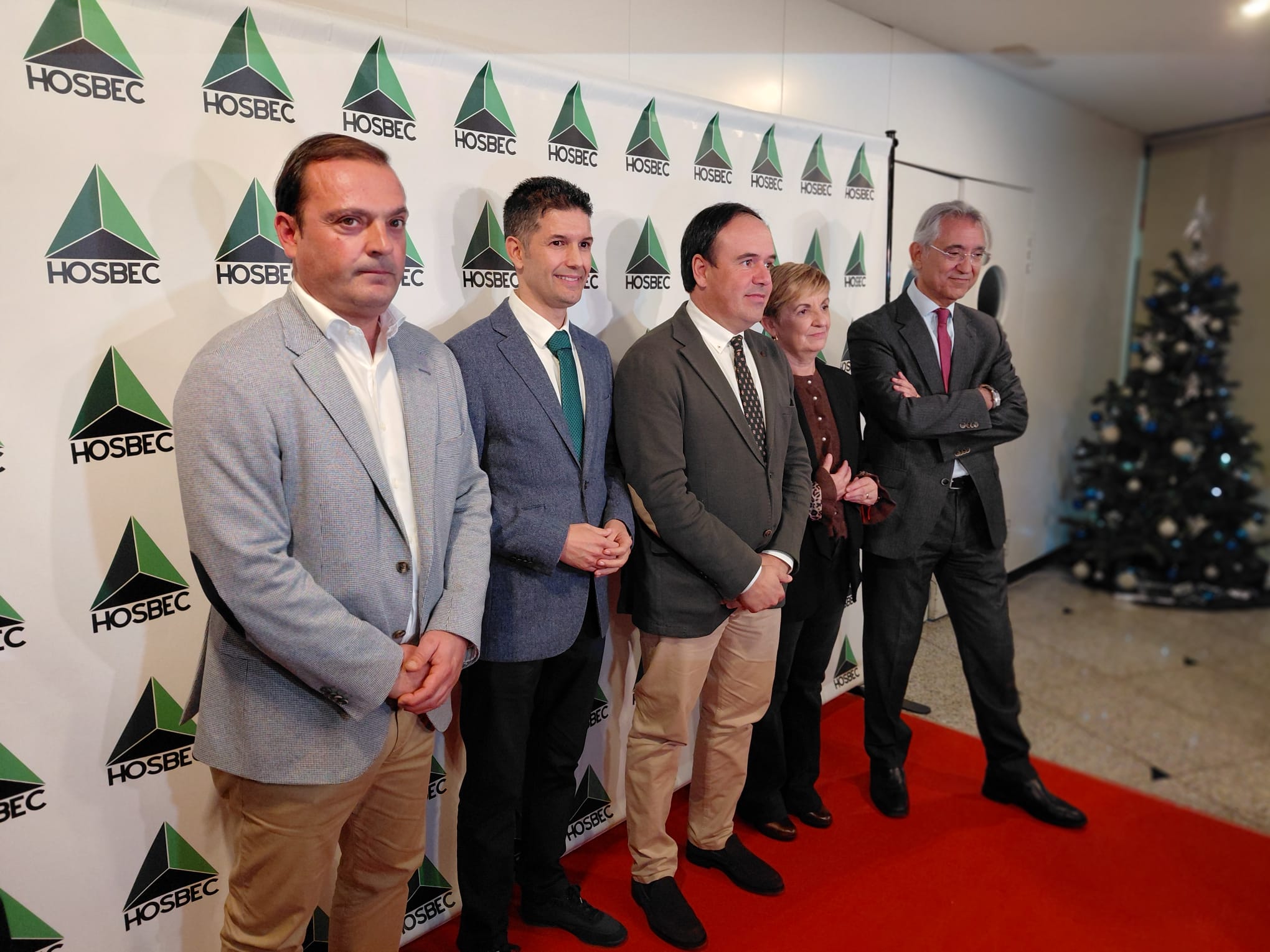Andrés Martínez, alcalde de Peñiscola, Fede Fuster, presidente de Hosbec, Juanfran Pérez Llorca, presidente de la Generalitat, Marián Cano, consellera de Industria y Javier Gallego, vicepresidente de Hosbec
