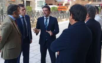 Los alcaldes de Alicante y Elche, Luis Barcala y Pablo Ruz, se reúnen este lunes con la nueva junta directiva de la CEV en Alicante que preside César Quintanilla.