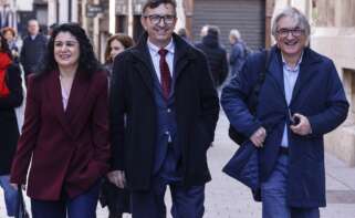 El presidente de la CEV, Vicente Lafuente (c), la secretaria general de CCOO-PV, Ana García Alcolea (i), y el secretario general de UGT-PV, Constantino Calero (d). (Foto de ARCHIVO) Rober Solsona / Europa Press
