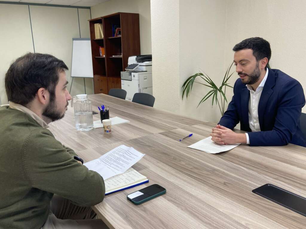 El periodista d'Economia Digital, Fernando Arufe, entrevista al director general de Simplificació Administrativa de la Generalitat Valenciana, Fran Ortega.