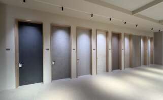 Puertas Puertas de cerámica ideadas para hoteles en el espacio "la Suite" de Pamesa, de Fernando Roig cerámica ideadas para hoteles en el espacio "la Suite" de Pamesa, de Fernando Roig