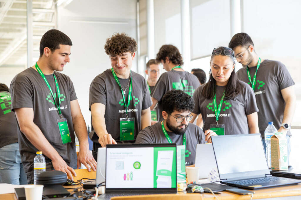 Estudiants de la UPV durant un dels hackathons organitzats per Mercadona IT. Foto: Mercadona.